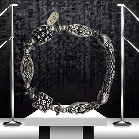 Treska Antiqued Silver Tone Bracelet Signed - Picture 2 of 10